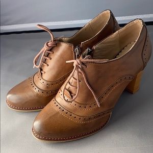 Brown oxford heels size 37